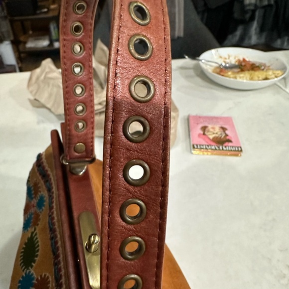 Vintage faux bag looks vintage but it’s not! - Picture 7 of 9